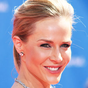 Julie Benz at the 2010 Emmy Awards