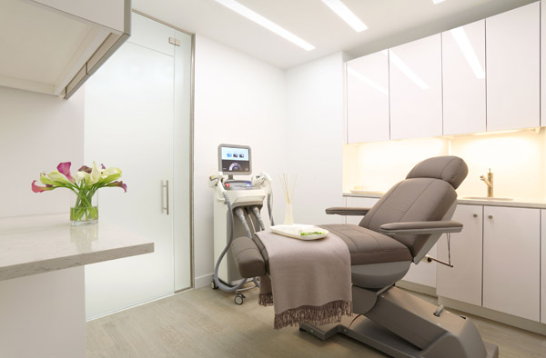 Dr. Dennis Gross Opens Practice On 5th Ave | Beauty Blitz